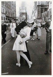 eisenstaedt_alfred_M2_vj_day_lasiter_16x20_L.jpg