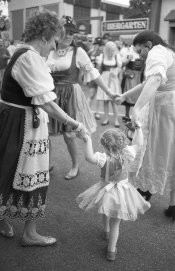 Wurstfest 2012 Nikon F 35mm f2.jpg