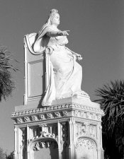 QueenVic181106RM3HP5.JPG