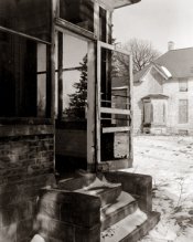 Door01.jpg