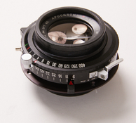 Goerz12%22RedDotArtar_02.jpg