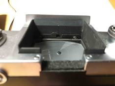 front-latch-with-focussing-screen.jpg