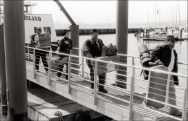 SF Commute Angelk Island ContaxG2 45Planar 28Biogon 90Sonnar AgfaCinerexIC1N ortho HC-110dilB 5m.jpg