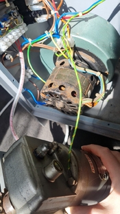 red and black wires into motor and green wire into top of motor.jpeg