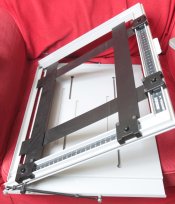 easel050654.jpg