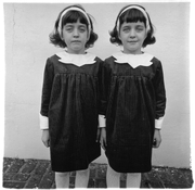 Diane-Arbus-Identical-Twins-Roselle-New-Jersey-1967-2-800x779@2x.jpg