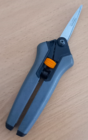 Fiskars_shears.png