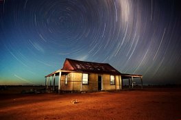 1-old hotel on Silverton outskirts.jpg