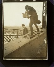 Stieglitz on bridge 1905 MET s.jpg