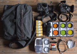 WHAT'S IN YOUR BAG 1.JPG