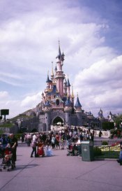 Disneyland-Paris-Mju-II-1-complete.jpg