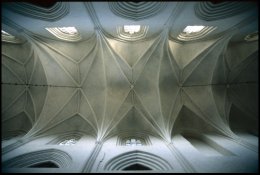 Odense-cathedral-ceiling.jpg Odense-cathedral-ceiling.jpg