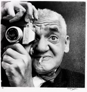 arthur-weegee-fellig-crime-scene-photographer-and-photojournalist.jpg