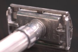 Gillette_G4_Tarnished_Razor_(3_of_10).jpg