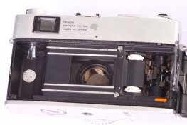Canonet_QL19E_Parts-Camera_(6_of_10).jpg