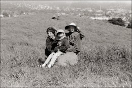Ben Berkeley Marina ContaxG2 90+45Planar IlfordHP3(400) at 50 HC-110dilH 7min15sec 22C 1minAgRol.jpg