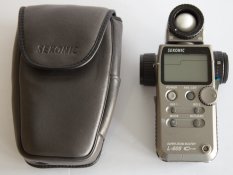 Sekonic-2.jpg Sekonic-2.jpg