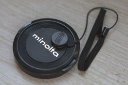 Minolta_55mm_LensCap_Keeper_(1_of_2).jpg