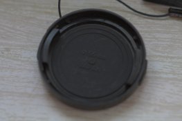 Minolta_55mm_LensCap_Keeper_(2_of_2).jpg