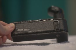 Nikon_MD11_Grip_(3_of_9).jpg