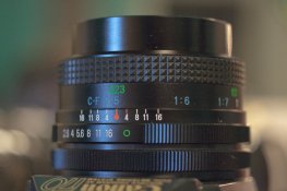 Vivitar_CLOSEFOCUS_28mm_f2.8FD_(3_of_10).jpg