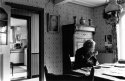 Oma aan de koffie
