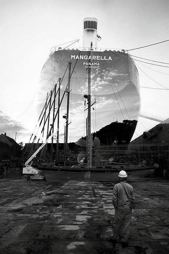 A ship dreams.