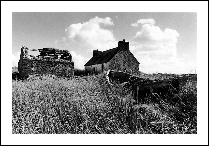 ABANDONED HOUSE/BOAT