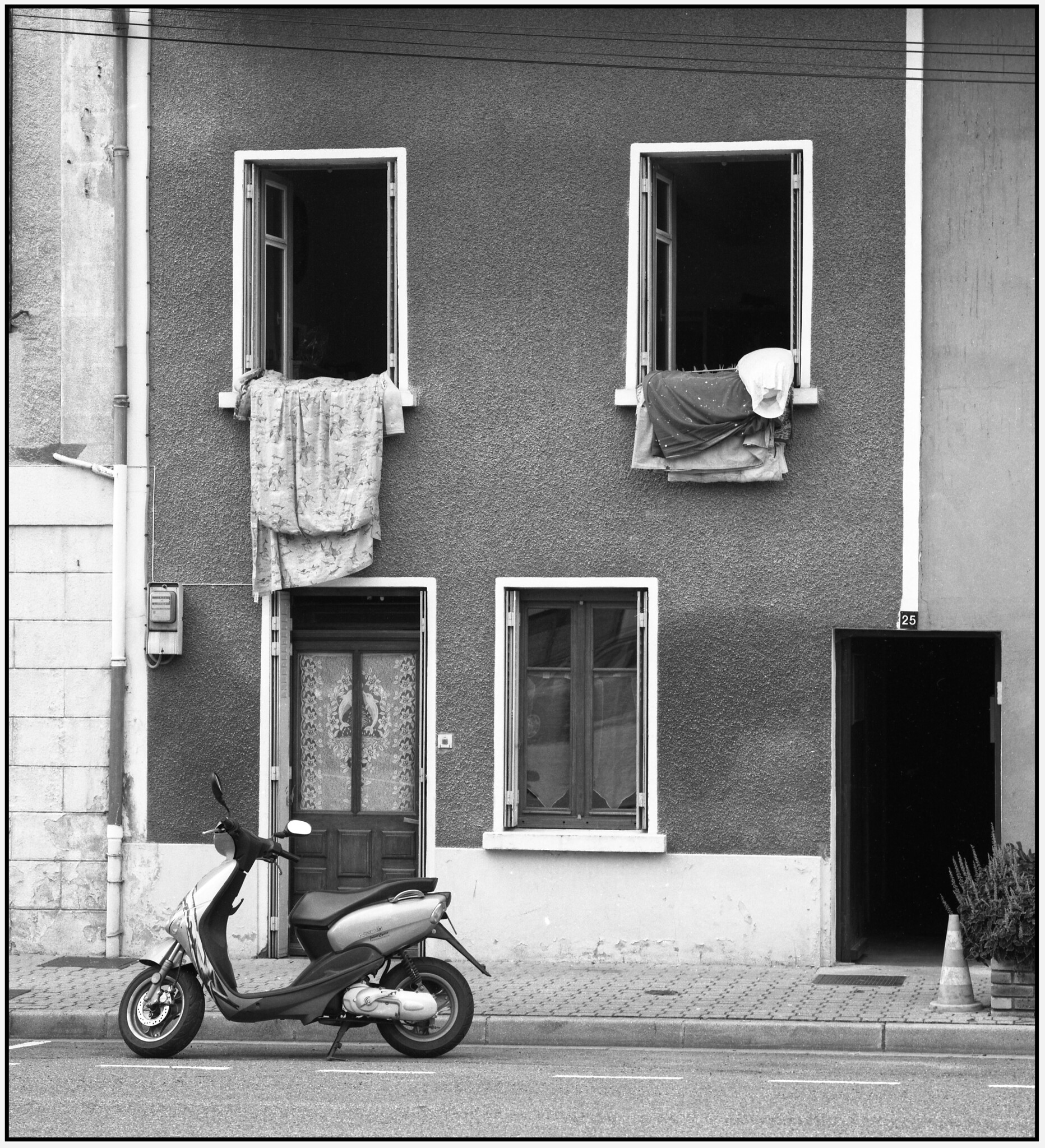 .  . "Airing Out". France