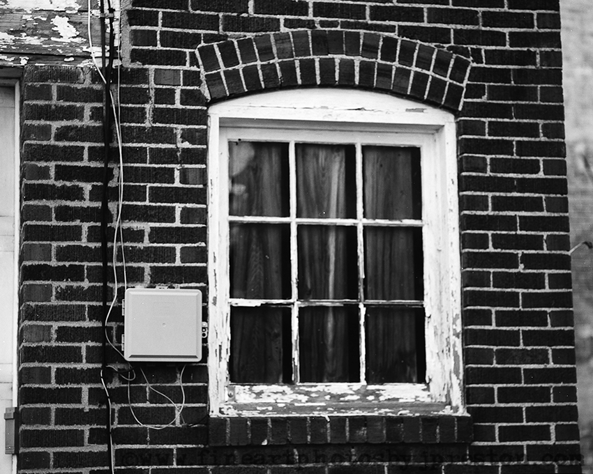 Alley Window Apug