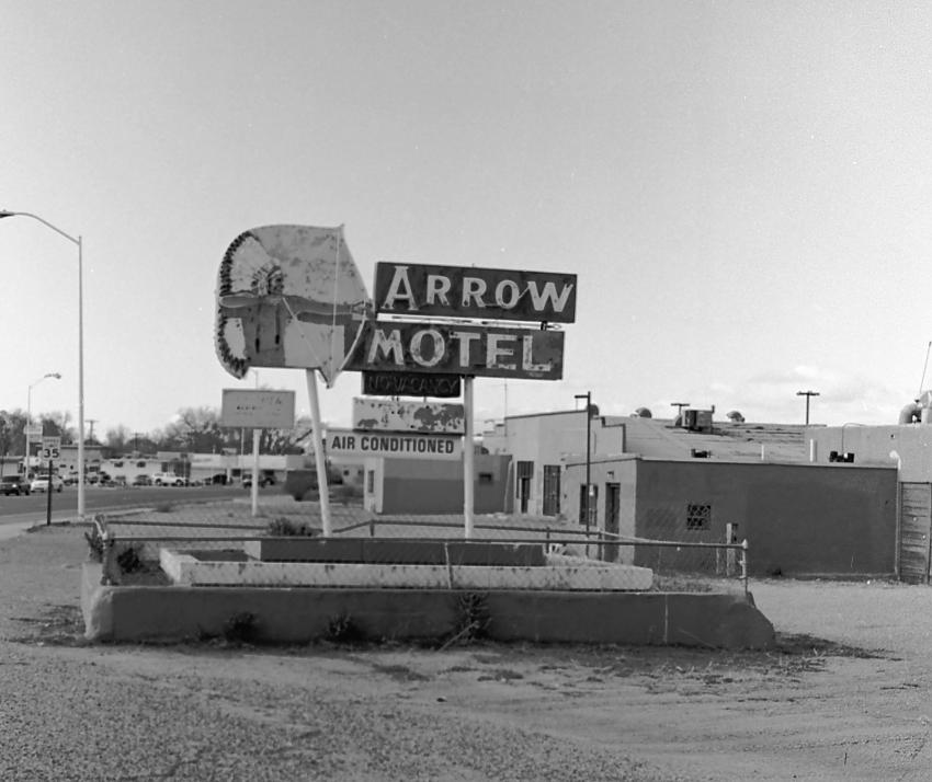 Arrow Motel neon sign