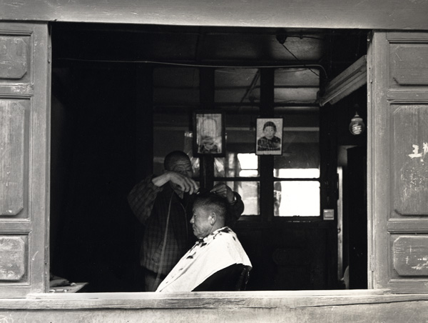 Barber in Xi Zhou Town