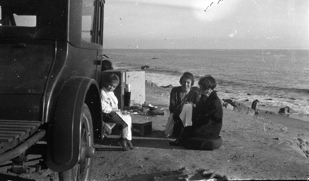 Beachside picnic, 1920's.jpg