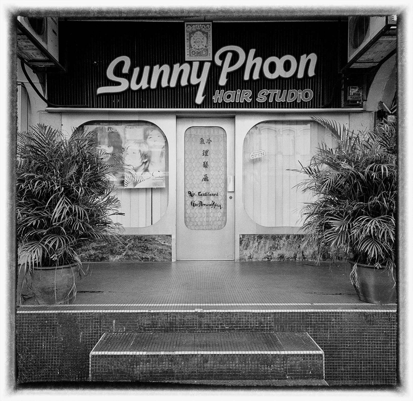 Beauty Salon lost in time