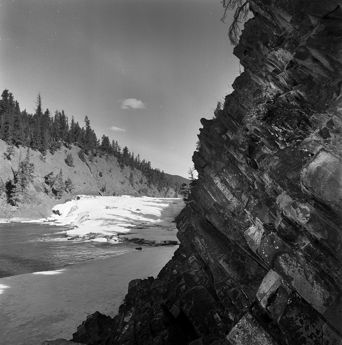Bow_Falls_Rocks_Snow