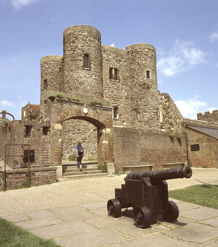 Cannon , Ypres Tower RYE East Sussex