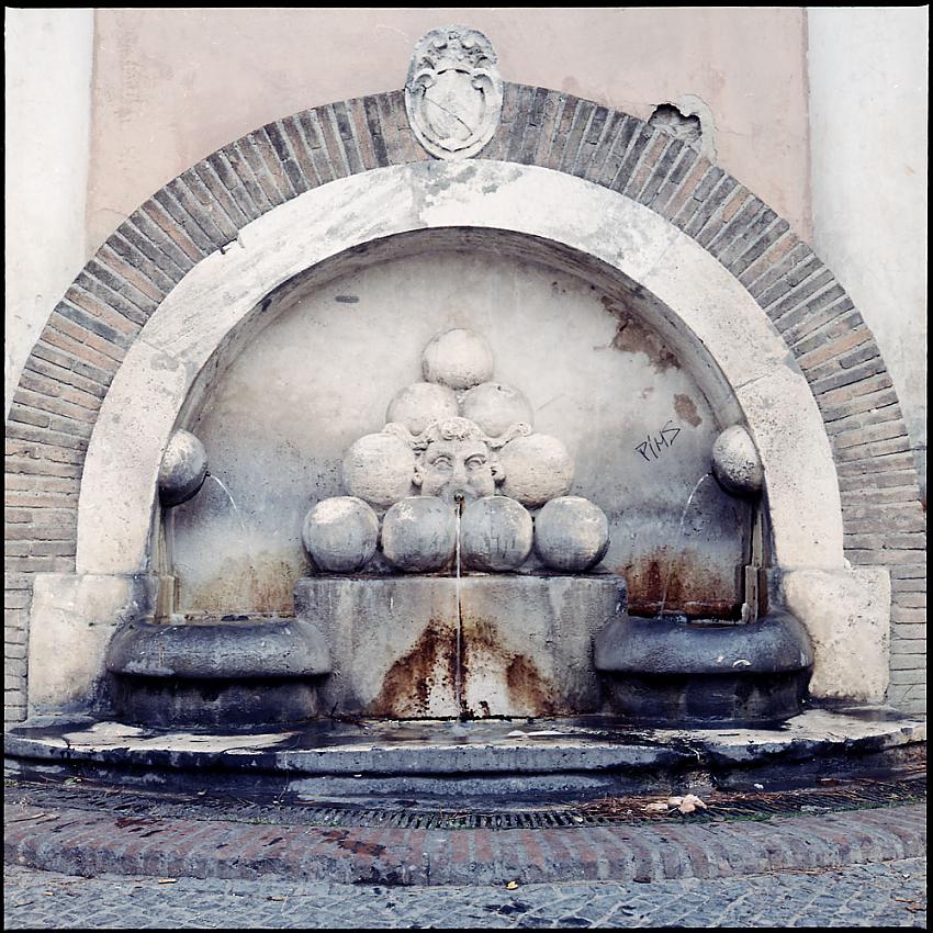 Cannonball Fountain, Rome