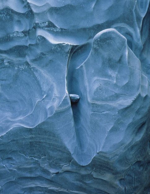 Captive rock