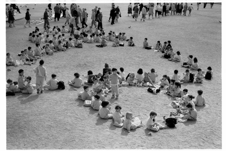 Children getting lessons in Art Nouveau
