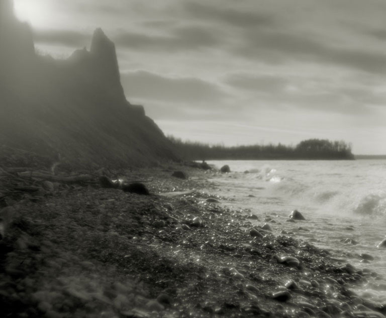 Chimney Bluffs shore 1
