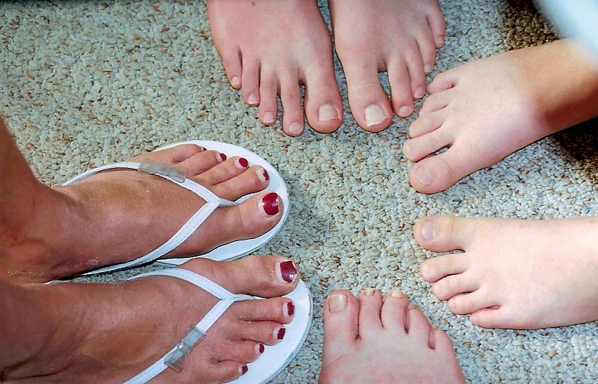 Circle of feet !