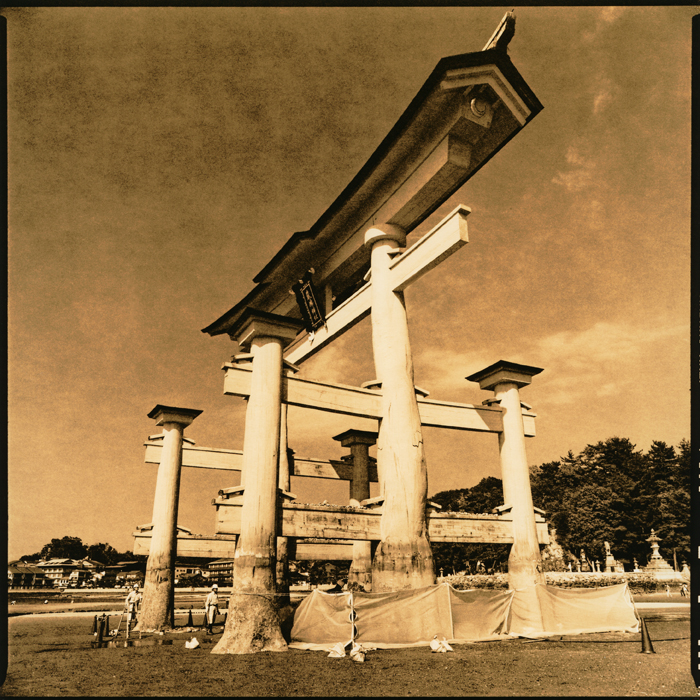 Cleaning the torii (II)