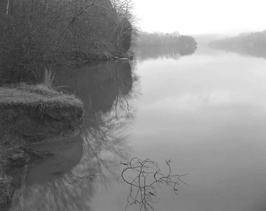 Clinch River, light rain 1