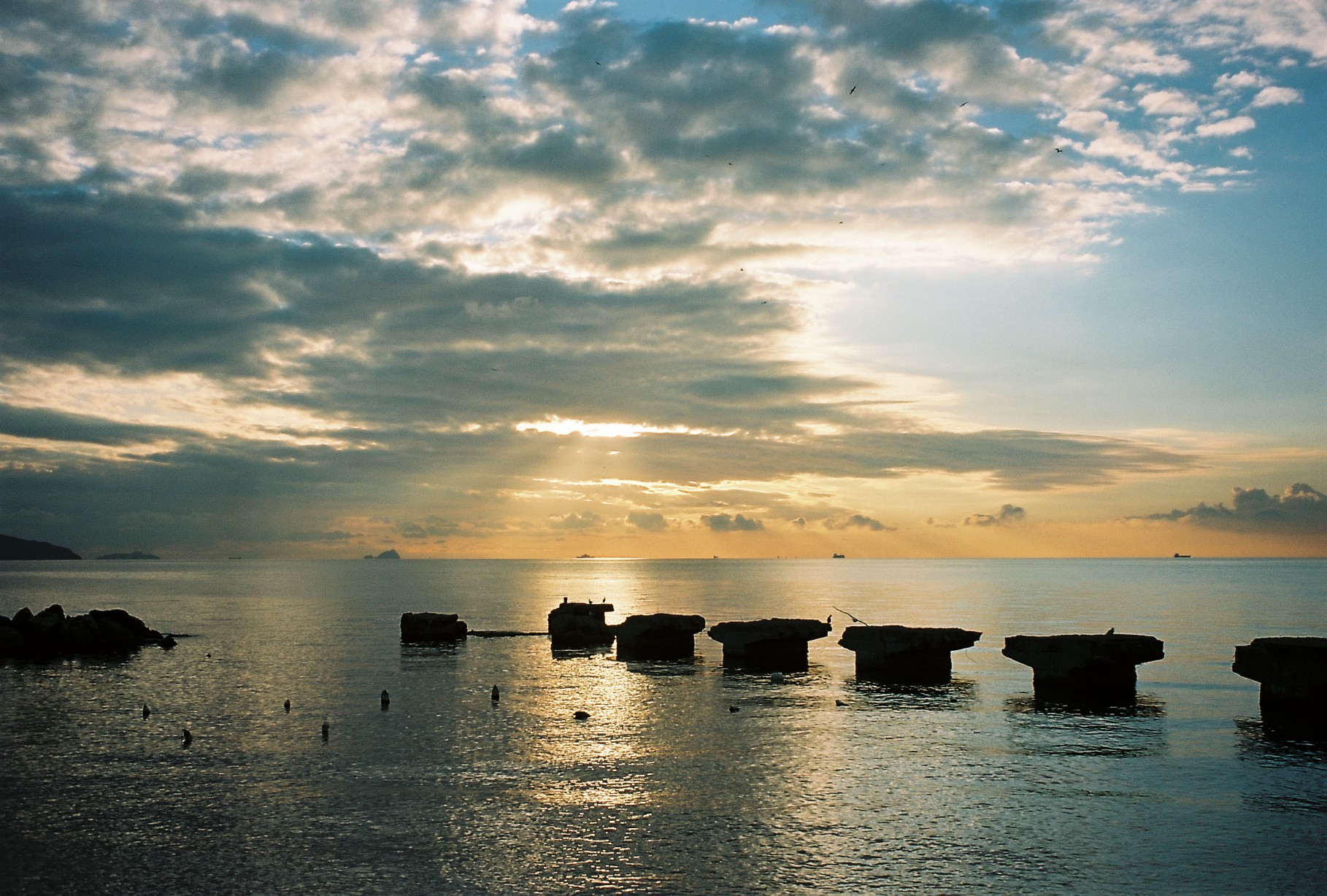 Concrete againts sea