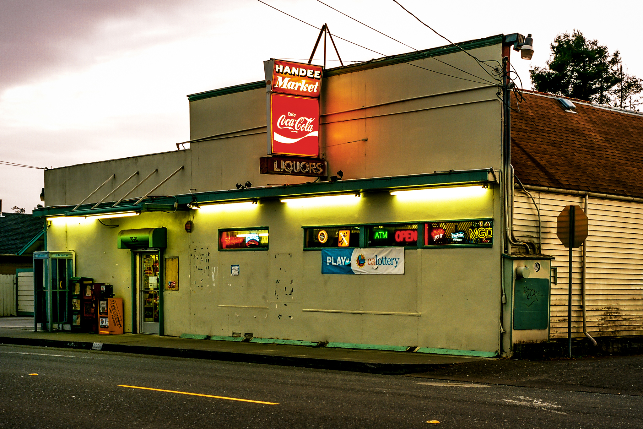 Corner liquor