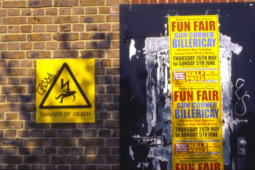Dynax 40 -- Signs