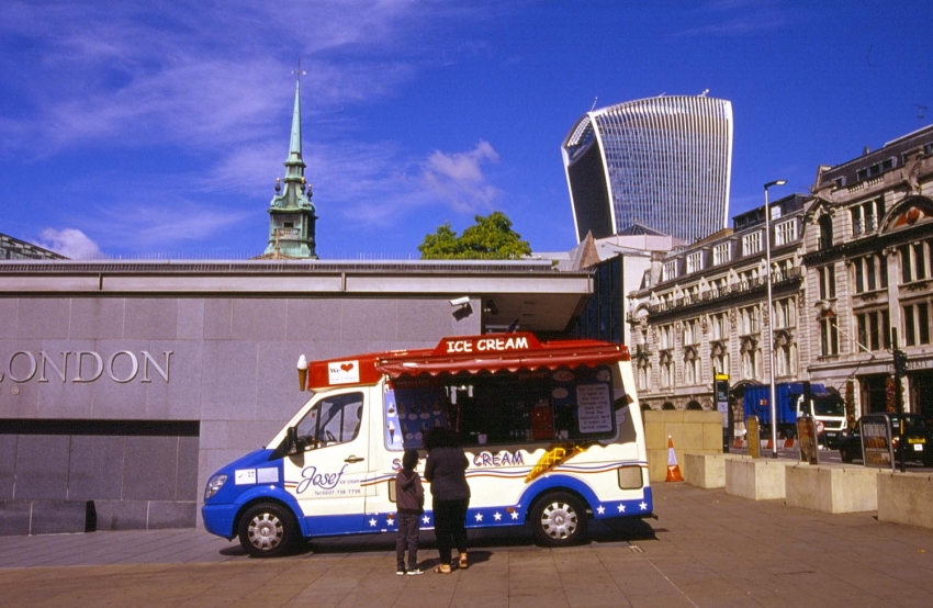 Dynax 5 London 01