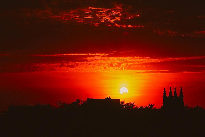 Eclipse on E100 VS