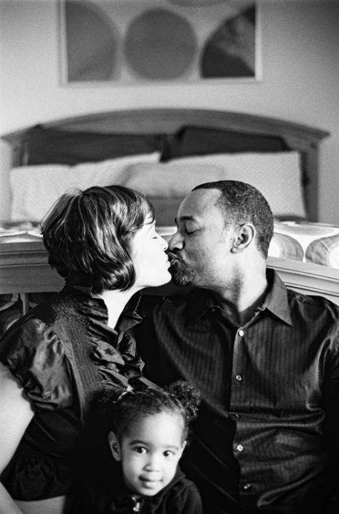 Family, Parents Kiss