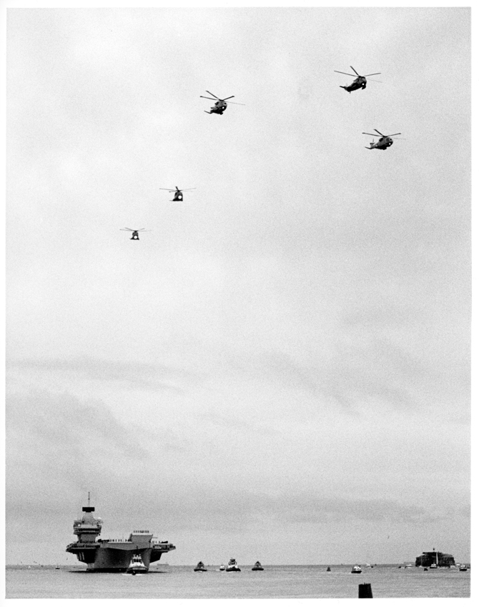 First Entry Portsmouth HMS Queen Elizabeth -Flypast (2)
